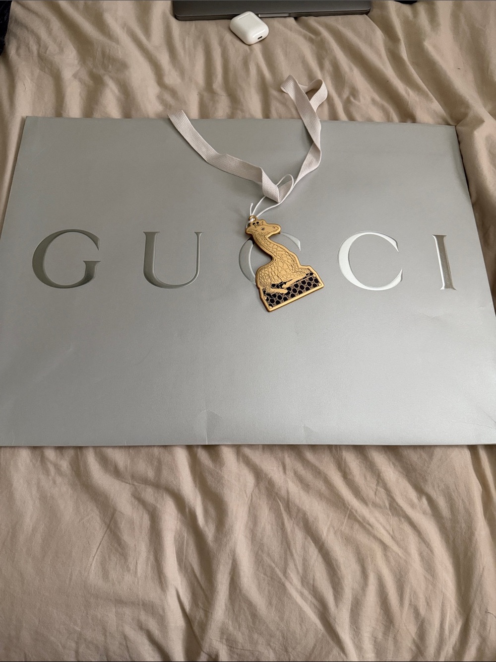 Gucci shopping bag with charm